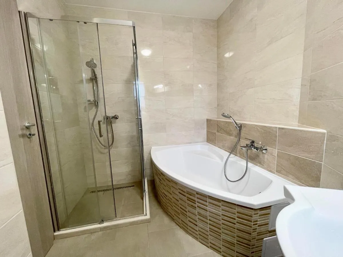 Lara Lux Apartment Hajduszoboszlo Hungary
